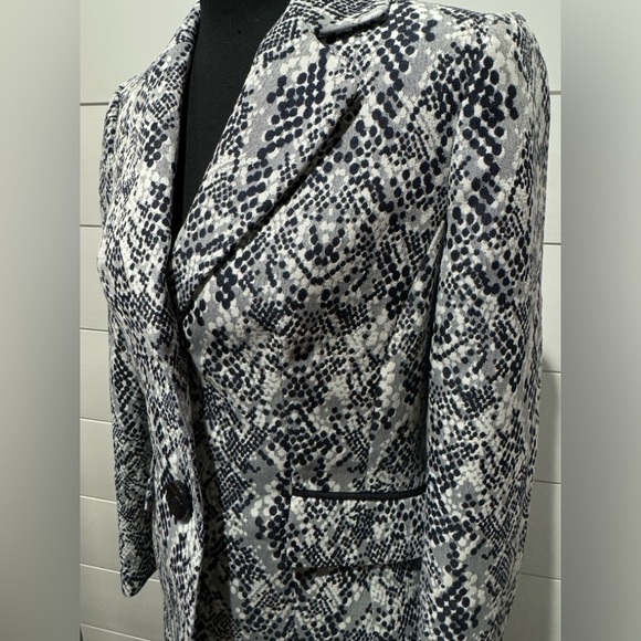 LIKE NEW LE SUIT WOMENS beautiful business 2 piece suite - Picture 3 of 8